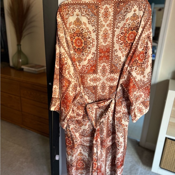 Molly Green silk like kimono size small in orange - Picture 6 of 6